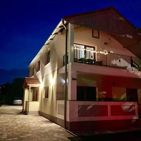 Pine&Chill2 Apartments Balatonalmádi Exterior photo