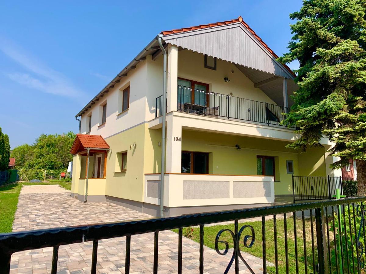 Pine&Chill2 Apartments Balatonalmádi Exterior photo