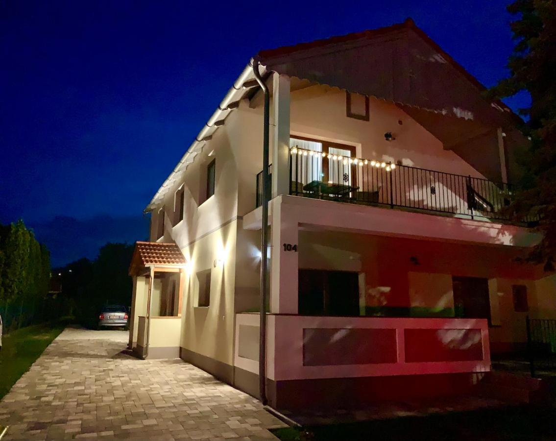 Pine&Chill2 Apartments Balatonalmádi Exterior photo